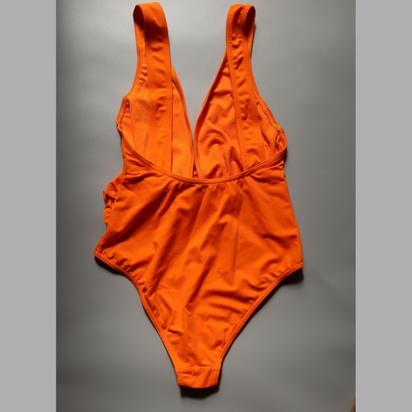 ⭐ one piece Swimsuit - Picture 2 of 5